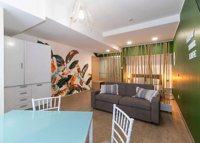 Enjoy Room- Appartamento Con Parcheggio Gratuito E Colazione Deliziosa !